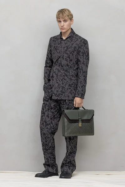 Look 16